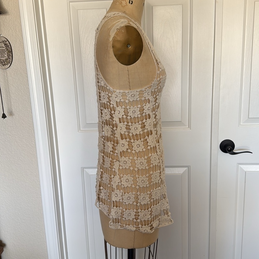 Crochet Floral Lace Tank Top in Cream - Picture 2 of 9